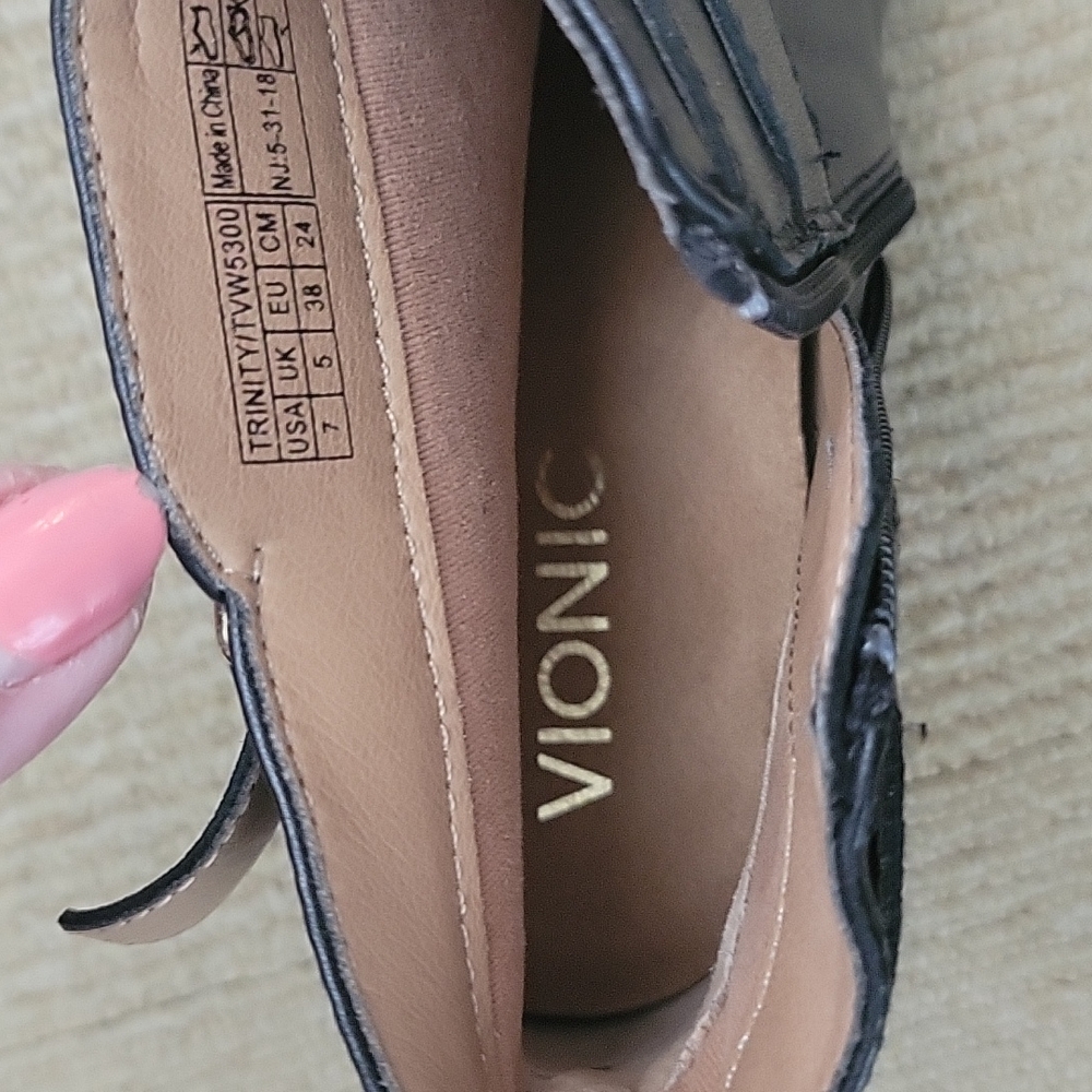 Vionic Upright Trinity, Size 7 - image 4